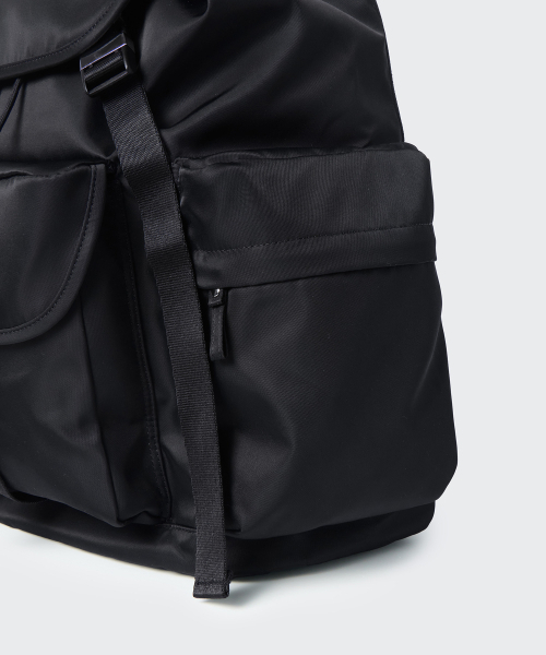 MUSINSA STANDARD（ムシンサスタンダード）の「ナイロンフラップカーゴバックパック[ブラック]（バックパック/リュック・レディース・その他・FREE）」の9枚目の写真