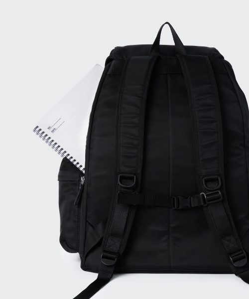 MUSINSA STANDARD（ムシンサスタンダード）の「ナイロンフラップカーゴバックパック[ブラック]（バックパック/リュック・レディース・その他・FREE）」の7枚目の写真