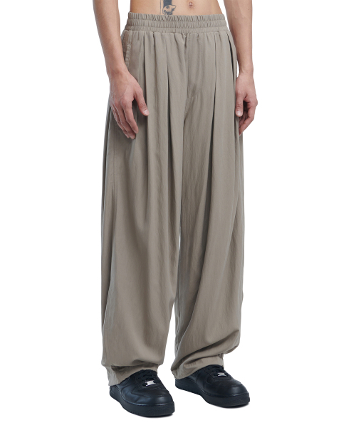 NOMANUAL(NOMANUAL)の「3DT NYLON PANTS - CACAO(その他パンツ・レディース・その他・SMALL/MEDIUM)」の1枚目の写真