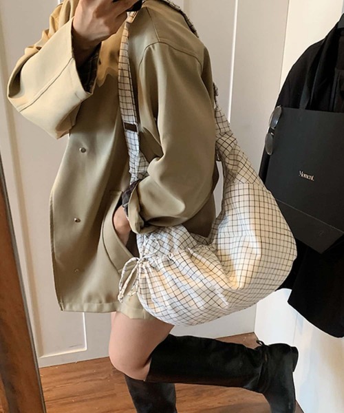 LA VORAGINE(ラ ヴォラジネ)の「アウトポケットチェック柄ショルダーバッグ/トートバッグ(ショルダーバッグ・レディース・ブラック/ネイビー/ホワイト・FREE)」の8枚目の写真