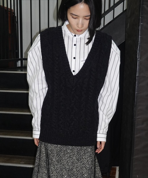 RUMCHE(ラムシェ)の「Shirt Docking Asymmetry Knit / シャツドッキングアシンメトリーニット(ニット/セーター・レディース・ライトグレー/ブラック/オフホワイト・FREE)」の3枚目の写真