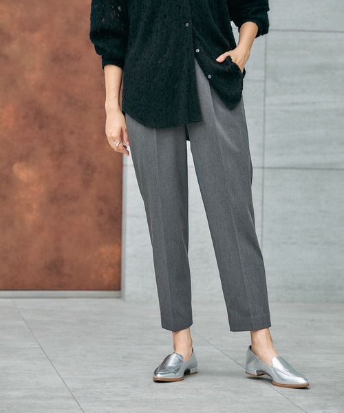 GLOBAL WORK（グローバルワーク）の「ウツクシルエットテーパードパンツ/581006（スラックス・レディース・チャコール/モカ/ネイビー/ブラック/ライトベージュ/サックスブルー・X-SMALL/SMALL/MEDIUM/LARGE/X-LARGE/XX-LARGE/S-Long/M-Long/L-Long/XL-Long）」の20枚目の写真