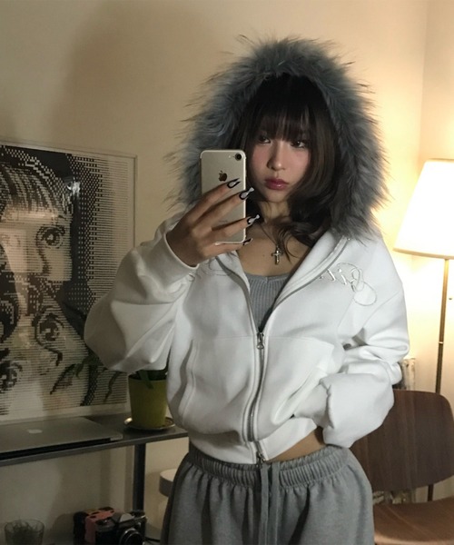 LYEON(リヨン)の「フードファーロゴ刺繍ダブルジップパーカー/スウェットパーカー(パーカー・レディース・オフホワイト/グレー/ブラック・FREE)」の9枚目の写真