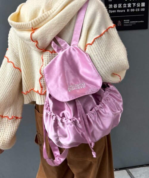 HELLO.SANFRANCISCO（ハローサンフランシスコ）の「★【HELLO.SANFRANCISCO/ハローサンフランシスコ】ロゴ刺繍サテンリュックサック（バックパック/リュック・レディース・ブルー/シルバー/ピンク・ONE SIZE）」の3枚目の写真