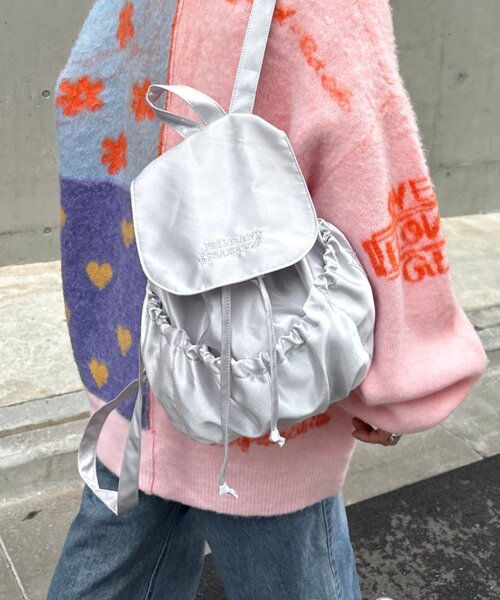 HELLO.SANFRANCISCO（ハローサンフランシスコ）の「★【HELLO.SANFRANCISCO/ハローサンフランシスコ】ロゴ刺繍サテンリュックサック（バックパック/リュック・レディース・ブルー/シルバー/ピンク・ONE SIZE）」の15枚目の写真