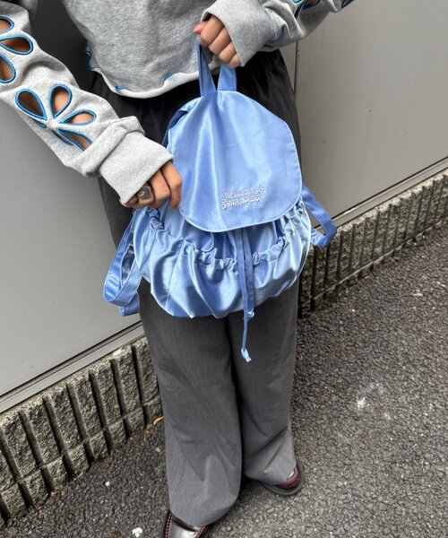 HELLO.SANFRANCISCO（ハローサンフランシスコ）の「★【HELLO.SANFRANCISCO/ハローサンフランシスコ】ロゴ刺繍サテンリュックサック（バックパック/リュック・レディース・ブルー/シルバー/ピンク・ONE SIZE）」の6枚目の写真