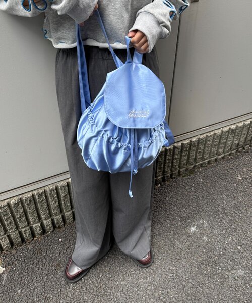 HELLO.SANFRANCISCO（ハローサンフランシスコ）の「★【HELLO.SANFRANCISCO/ハローサンフランシスコ】ロゴ刺繍サテンリュックサック（バックパック/リュック・レディース・ブルー/シルバー/ピンク・ONE SIZE）」の7枚目の写真