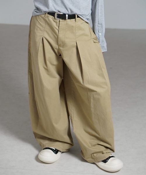 Chikashitsu +(チカシツプラス)の「【Chikashitsu +】pleats chino wide pants / 【チカシツプラス】プリーツチノワイドパンツ(チノパンツ・メンズ・ベージュ/ブラック・L/M)」の13枚目の写真