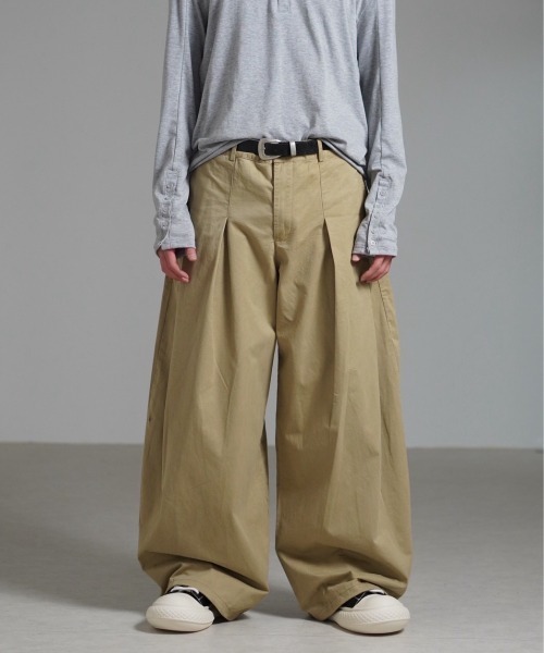 Chikashitsu +(チカシツプラス)の「【Chikashitsu +】pleats chino wide pants / 【チカシツプラス】プリーツチノワイドパンツ(チノパンツ・メンズ・ベージュ/ブラック・L/M)」の12枚目の写真