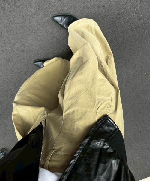 Chikashitsu +(チカシツプラス)の「【Chikashitsu +】pleats chino wide pants / 【チカシツプラス】プリーツチノワイドパンツ(チノパンツ・メンズ・ベージュ/ブラック・L/M)」の15枚目の写真