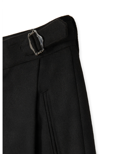 SYNQIA（シンキア）の「アシンメトリックタックディテールグルカトラウザー ブラック（スラックス・メンズ・その他・SMALL/MEDIUM/LARGE）」の5枚目の写真