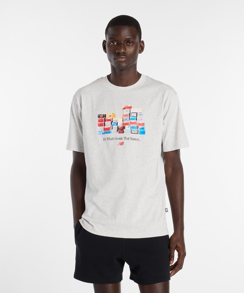 NEW BALANCE(ニューバランス)の「ボックスTシャツ(Tシャツ/カットソー・メンズ・サンドグレー/ブラック/サックスブルー・SMALL/MEDIUM/LARGE/X-LARGE/XX-LARGE)」の2枚目の写真