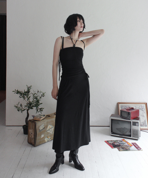 RUBATI（ルバティ）の「シャーリングストラップチューブトップドレス_ブラック（ワンピース・レディース・その他・size2/size1）」の2枚目の写真