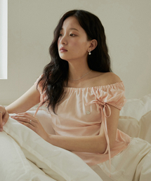 ADAUL（アダウル）の「Shirring cap sleeve ribbon blouse - pink（シャツ/ブラウス）」