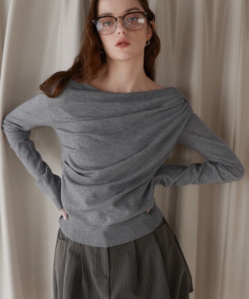 Mili affinity（ミリアフィニティー）の「ドレープオフショルニットトップス（ニット/セーター・レディース・ブラック/アイボリー/ブラウン/杢グレー・FREE）」の3枚目の写真