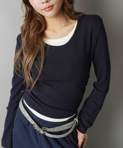 SPINNS（スピンズ）の「着回し神レイヤード風デザイントップス（Tシャツ/カットソー・レディース・グレー/オフホワイト/ブラック/チャコール/ネイビー/ブラウン/レッド・ONESIZE）」の6枚目の写真