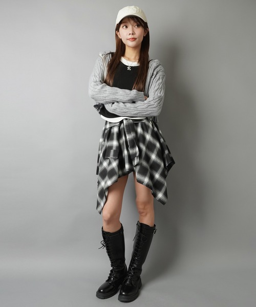 SPINNS（スピンズ）の「着回し神レイヤード風デザイントップス（Tシャツ/カットソー・レディース・グレー/オフホワイト/ブラック/チャコール/ネイビー/ブラウン/レッド・ONESIZE）」の20枚目の写真