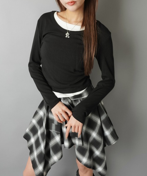 SPINNS（スピンズ）の「着回し神レイヤード風デザイントップス（Tシャツ/カットソー・レディース・グレー/オフホワイト/ブラック/チャコール/ネイビー/ブラウン/レッド・ONESIZE）」の15枚目の写真