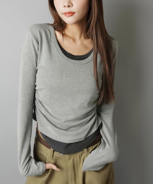 SPINNS（スピンズ）の「着回し神レイヤード風デザイントップス（Tシャツ/カットソー・レディース・グレー/オフホワイト/ブラック/チャコール/ネイビー/ブラウン/レッド・ONESIZE）」の8枚目の写真