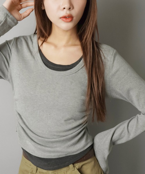 SPINNS（スピンズ）の「着回し神レイヤード風デザイントップス（Tシャツ/カットソー・レディース・グレー/オフホワイト/ブラック/チャコール/ネイビー/ブラウン/レッド・ONESIZE）」の10枚目の写真