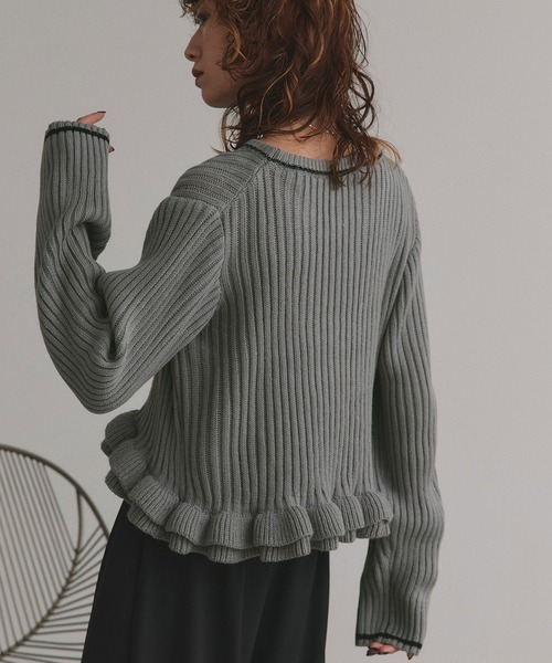 ad thie（アドティエ）の「フリルヘム ニットトップス（ニット/セーター・レディース・レッド/グレー/アイボリー・FREE）」の2枚目の写真