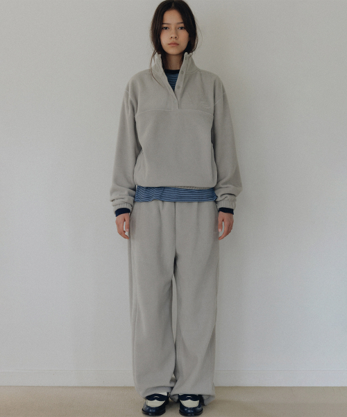 ANDNEEDS(アンドニーズ)の「Jeff fleece pants (light khaki)(スウェットパンツ・レディース・その他・FREE)」の1枚目の写真
