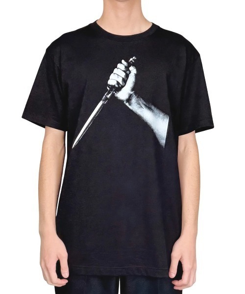 JOHN LAWRENCE SULLIVAN(ジョンローレンスサリバン)の「JOHN LAWRENCE SULLIVAN KNIFE PRINT TEE (5A015-0326-15)(Tシャツ/カットソー・メンズ・ブラック・LARGE/MEDIUM/X-LARGE)」の3枚目の写真