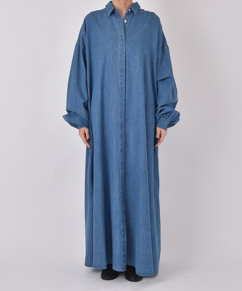 AKTE（アクテ）の「デニムロングシャツワンピース（シャツワンピース・レディース・ライトブルー/ブルー・TALL/FREE）」の4枚目の写真