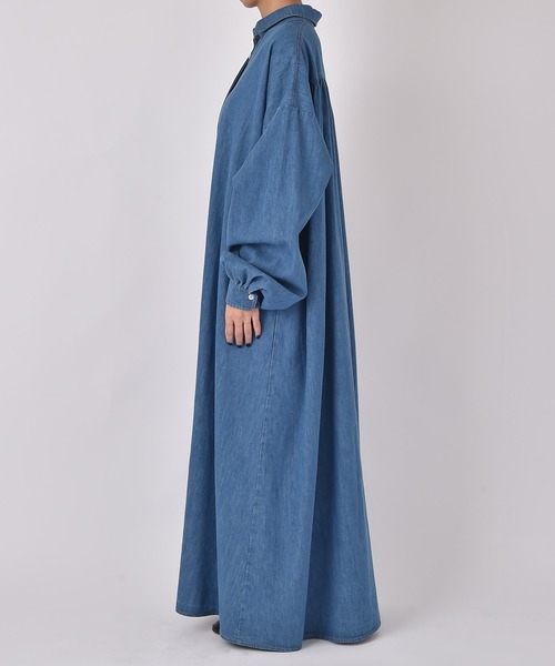 AKTE（アクテ）の「デニムロングシャツワンピース（シャツワンピース・レディース・ライトブルー/ブルー・TALL/FREE）」の5枚目の写真