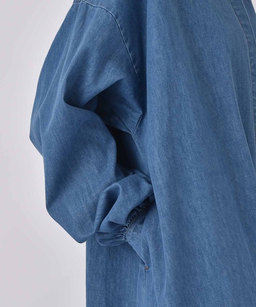 AKTE（アクテ）の「デニムロングシャツワンピース（シャツワンピース・レディース・ライトブルー/ブルー・TALL/FREE）」の10枚目の写真
