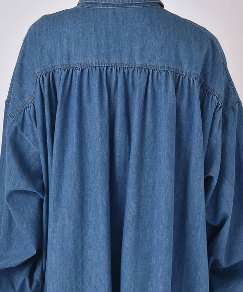 AKTE（アクテ）の「デニムロングシャツワンピース（シャツワンピース・レディース・ライトブルー/ブルー・TALL/FREE）」の11枚目の写真