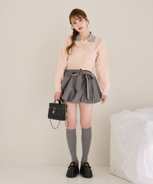 one after another NICE CLAUP(ワンアフターアナザーナイスクラップ)の「配色えりゴールドボタンニット(ニット/セーター・レディース・ピンク/サックスブルー/ブラック/グレー/オフホワイト・FREE)」の8枚目の写真