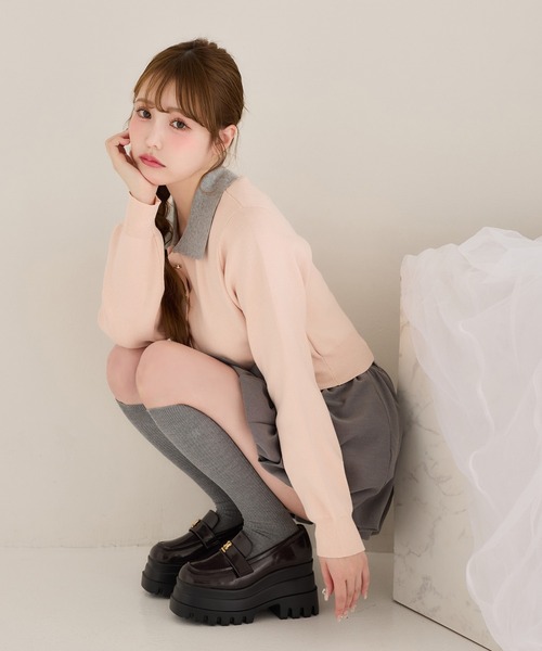 one after another NICE CLAUP(ワンアフターアナザーナイスクラップ)の「配色えりゴールドボタンニット(ニット/セーター・レディース・ピンク/サックスブルー/ブラック/グレー/オフホワイト・FREE)」の15枚目の写真