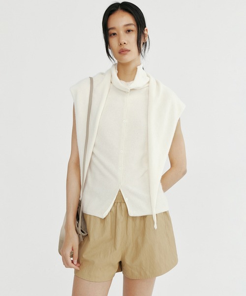 Bie(ビエ)の「シンセティックレザー ショートパンツ(その他パンツ・レディース・ライトイエロー/ブラウン・M/S/L)」の2枚目の写真