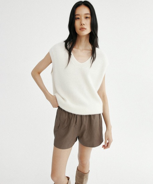 Bie(ビエ)の「シンセティックレザー ショートパンツ(その他パンツ・レディース・ライトイエロー/ブラウン・M/S/L)」の4枚目の写真