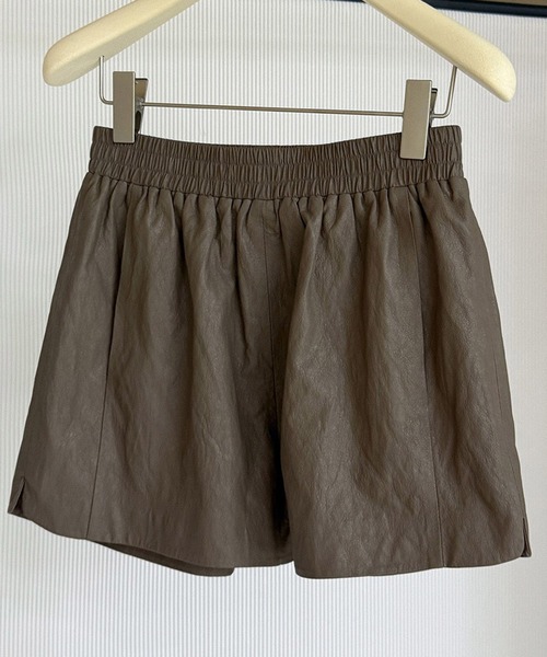 Bie(ビエ)の「シンセティックレザー ショートパンツ(その他パンツ・レディース・ライトイエロー/ブラウン・M/S/L)」の9枚目の写真