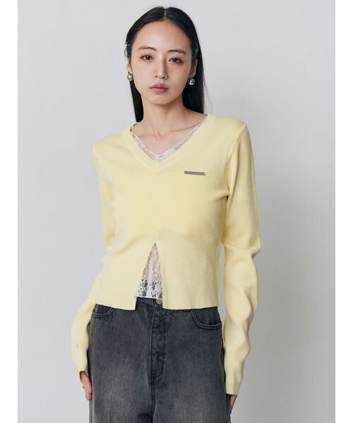 MURUA（ムルーア）の「レースレイヤードVネックニット（ニット/セーター・レディース・グレー/イエロー/ブラック・FREE）」の5枚目の写真