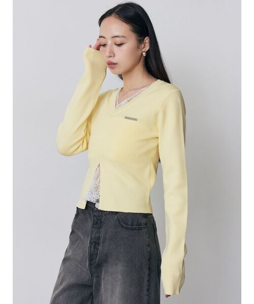 MURUA（ムルーア）の「レースレイヤードVネックニット（ニット/セーター・レディース・グレー/イエロー/ブラック・FREE）」の8枚目の写真