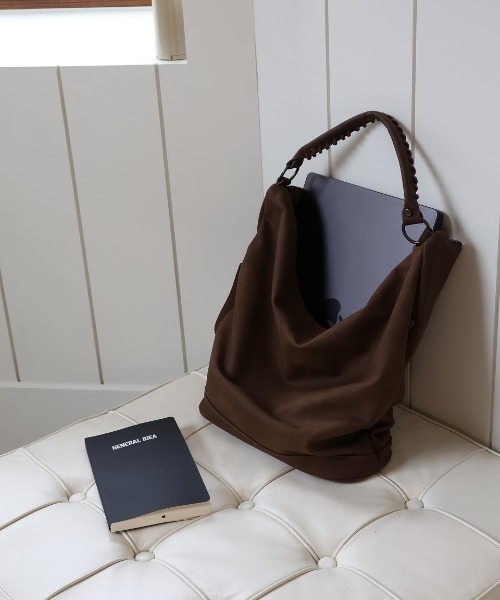 GENERAL IDEA（ジェネラルアイデア）の「【GENERAL IDEA】マンデーホーボーバッグ / monday hobo bag（ショルダーバッグ・レディース・ブラウン/ブラック・FREE）」の12枚目の写真