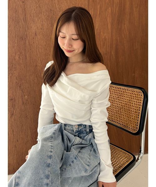 FRAY I.D（フレイアイディー）の「ギャザーオフショルカットソー（Tシャツ/カットソー・レディース・グレー/ブラック/その他/ホワイト/ピンク・F）」の2枚目の写真