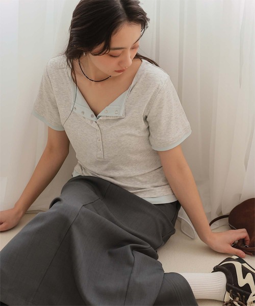 miette(ミエット)の「レイヤード風ヘンリーネック半袖トップス(Tシャツ/カットソー・レディース・レッド/オートミール/グレー/ブラック・L/M/S)」の20枚目の写真