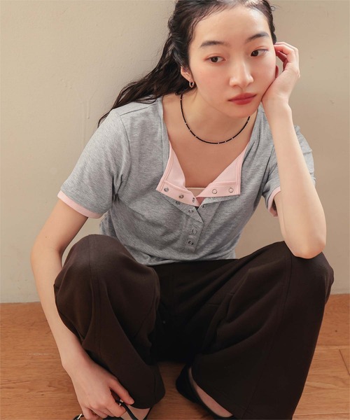 miette(ミエット)の「レイヤード風ヘンリーネック半袖トップス(Tシャツ/カットソー・レディース・レッド/オートミール/グレー/ブラック・L/M/S)」の17枚目の写真