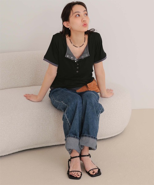 miette(ミエット)の「レイヤード風ヘンリーネック半袖トップス(Tシャツ/カットソー・レディース・レッド/オートミール/グレー/ブラック・L/M/S)」の8枚目の写真