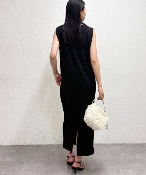 LOUNGEDRESS(ラウンジドレス)の「【@iristagramuuコラボ】ショルダータックワンピース(ワンピース・レディース・ブラック・MEDIUM/SMALL/X-SMALL)」の12枚目の写真