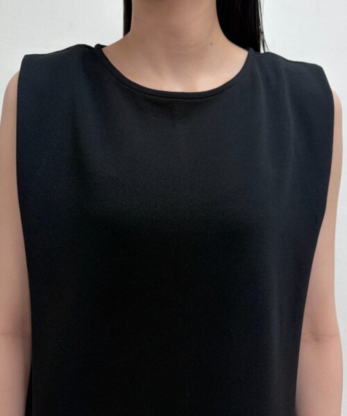 LOUNGEDRESS(ラウンジドレス)の「【@iristagramuuコラボ】ショルダータックワンピース(ワンピース・レディース・ブラック・MEDIUM/SMALL/X-SMALL)」の5枚目の写真