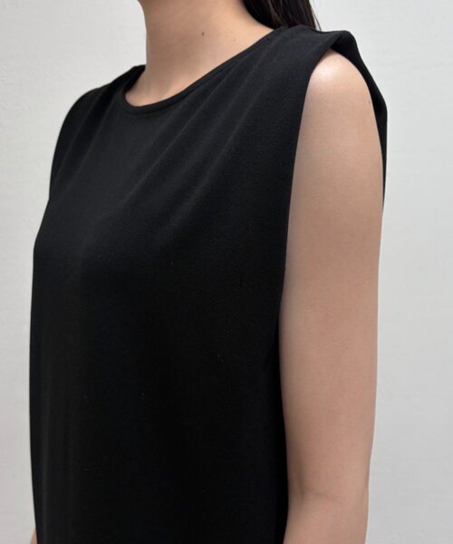 LOUNGEDRESS(ラウンジドレス)の「【@iristagramuuコラボ】ショルダータックワンピース(ワンピース・レディース・ブラック・MEDIUM/SMALL/X-SMALL)」の6枚目の写真