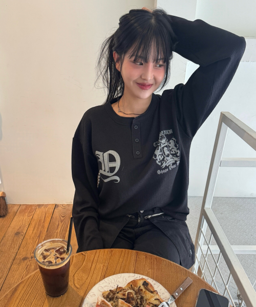 IDWS(アイドンワナセル)の「Shape Henley Neck Long Sleeve Black(Tシャツ/カットソー・レディース・その他・1/2/0)」の1枚目の写真
