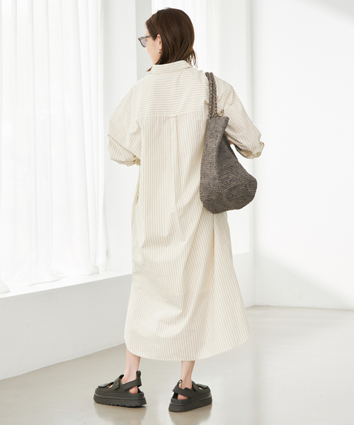SLOBE IENA(スローブイエナ)の「ファインブロードEXロングシャツワンピース(シャツワンピース・レディース・サックスブルー/アイボリー・FREE)」の4枚目の写真