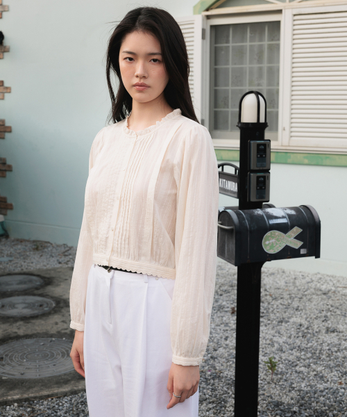 DEHEVE（デヘヴェ）の「Round Neck Frill Blouse [Butter]（シャツ/ブラウス・レディース・ライトイエロー・FREE）」の2枚目の写真