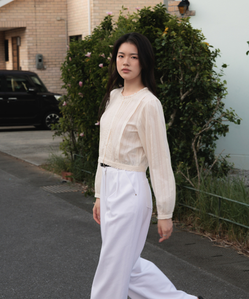 DEHEVE（デヘヴェ）の「Round Neck Frill Blouse [Butter]（シャツ/ブラウス・レディース・ライトイエロー・FREE）」の3枚目の写真